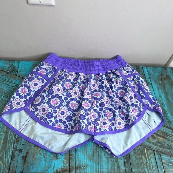 Lululemon Twiggy Printed Power Purple Shorts Size 6 - Picture 6 of 12